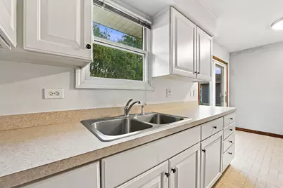 145 Shawnee Drive, Carol Stream, IL 60188 - Photo 11