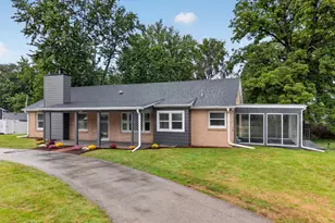 708 E Glover St, Ottawa, IL 61350 - Photo 1