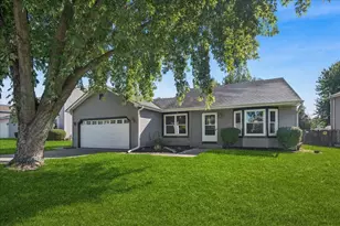 304 S Cross Trail, McHenry, IL 60050 - Photo 1