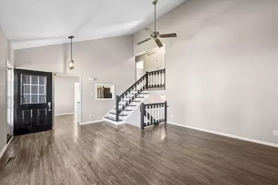 304 S Cross Trail, McHenry, IL 60050 - Photo 5