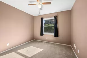 304 S Cross Trail, McHenry, IL 60050 - Photo 17