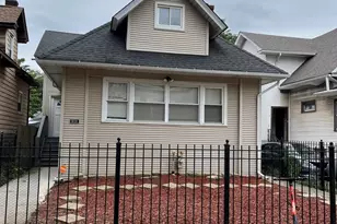 1018 N Latrobe St, Chicago, IL 60651 - Photo 1
