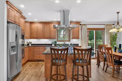 121 W Suffield Drive, Arlington Heights, IL 60004 - Photo 9