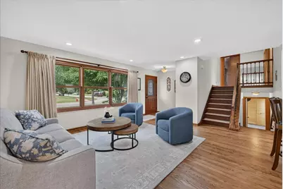 121 W Suffield Drive, Arlington Heights, IL 60004 - Photo 5