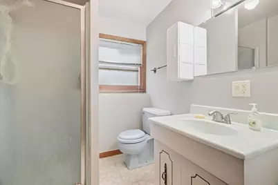 1807 Elmwood Drive, Lindenhurst, IL 60046 - Photo 17