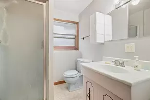1807 Elmwood Dr, Lindenhurst, IL 60046 - Photo 17
