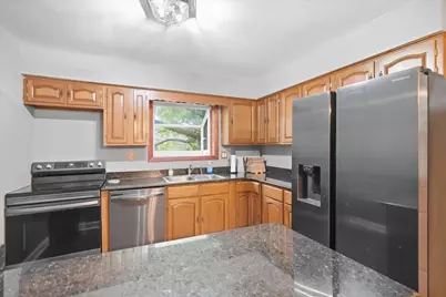 1807 Elmwood Drive, Lindenhurst, IL 60046 - Photo 7