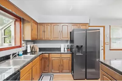 1807 Elmwood Drive, Lindenhurst, IL 60046 - Photo 5