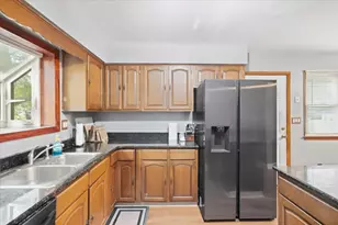 1807 Elmwood Dr, Lindenhurst, IL 60046 - Photo 5