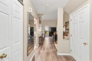 1055 Woodhill Ct, Elgin, IL 60120 - Photo 7