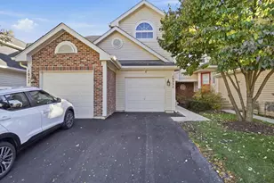 1055 Woodhill Ct, Elgin, IL 60120 - Photo 3