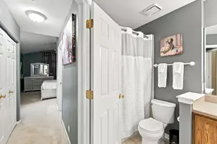1055 Woodhill Ct, Elgin, IL 60120 - Photo 19