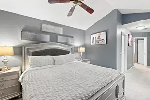 1055 Woodhill Ct, Elgin, IL 60120 - Photo 17