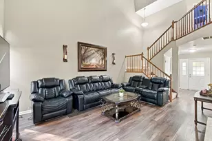 1055 Woodhill Ct, Elgin, IL 60120 - Photo 11