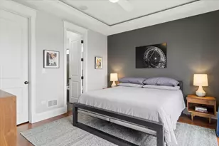 5647 N Clark St, Chicago, IL 60660 - Photo 13