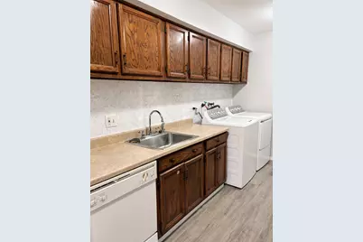 1302 S Glen Circle #C, Aurora, IL 60506 - Photo 3