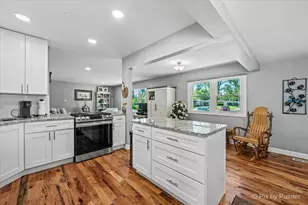 495 Glendale Ln, Hoffman Estates, IL 60169 - Photo 3