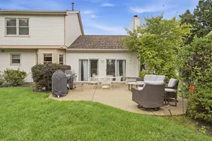 16 Copperwood Dr, Buffalo Grove, IL 60089 - Photo 37