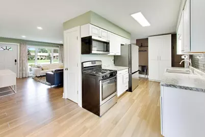 401 E Elk Grove Boulevard, Elk Grove Village, IL 60007 - Photo 9