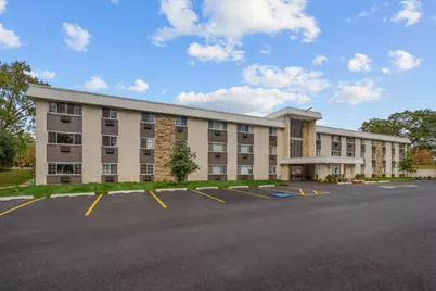 375 W Winchester Road #305, Libertyville, IL 60048 - Photo 1
