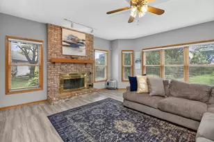 2121 Burnham Ct, Algonquin, IL 60102 - Photo 13