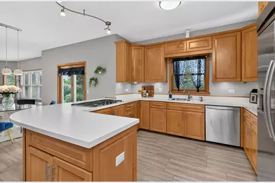2121 Burnham Court, Algonquin, IL 60102 - Photo 7