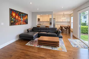 4587 Olmstead Dr, Hoffman Estates, IL 60192 - Photo 5