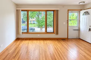 5203 W Carmen Ave, Chicago, IL 60630 - Photo 3