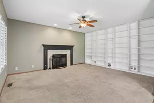 485 Spring Ridge Dr, Crystal Lake, IL 60012 - Photo 9