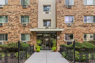 420 S Home Ave, Oak Park, IL 60302 - Photo 1