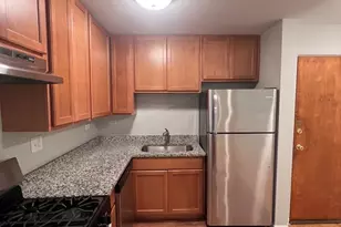 2036 W Foster Ave, Chicago, IL 60625 - Photo 5
