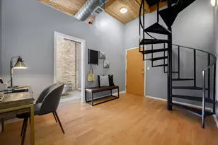 2333 W St Paul Ave, Chicago, IL 60647 - Photo 17