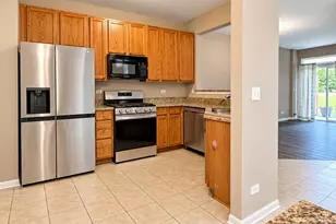 188 Stockton Dr, Grayslake, IL 60030 - Photo 3