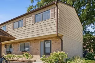 490 Tahoe Cir Dr, Wheeling, IL 60090 - Photo 1