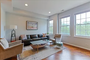 7028 N Ridge Blvd, Chicago, IL 60645 - Photo 3