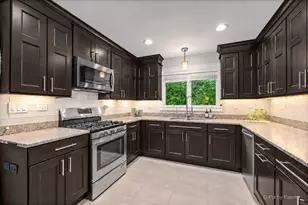 39W440 Campton Hills Dr, Campton Hills, IL 60175 - Photo 11