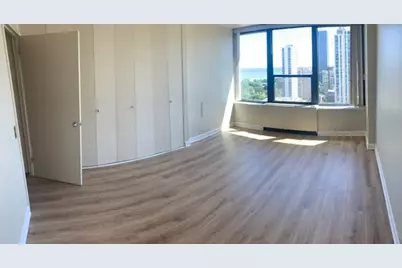 1560 N Sandburg Terrace #2104, Chicago, IL 60610 - Photo 3