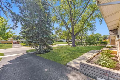 700 Elderberry Lane, Mount Prospect, IL 60056 - Photo 3