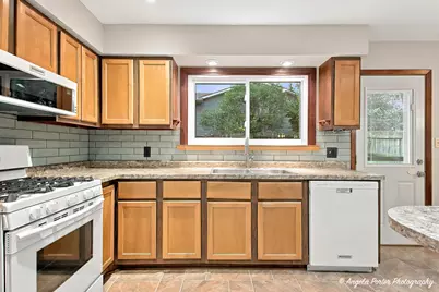 5104 E Lake Shore Drive, Wonder Lake, IL 60097 - Photo 23