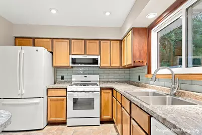5104 E Lake Shore Drive, Wonder Lake, IL 60097 - Photo 21