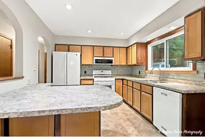 5104 E Lake Shore Drive, Wonder Lake, IL 60097 - Photo 19