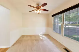 1120 Sumner Cir, Gurnee, IL 60031 - Photo 7