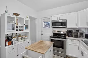 320 Napoleon St, Rockford, IL 61103 - Photo 11
