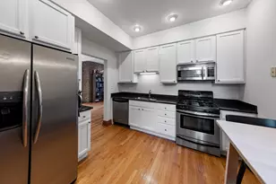 846 W Newport Ave, Chicago, IL 60657 - Photo 3