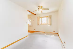 255 W Walnut Ave, Des Plaines, IL 60016 - Photo 9