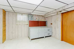 255 W Walnut Ave, Des Plaines, IL 60016 - Photo 25