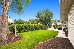 781 Arrowhead Dr, Yorkville, IL 60560 - Photo 3
