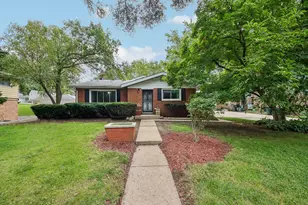 213 Edgemont St, Mundelein, IL 60060 - Photo 1