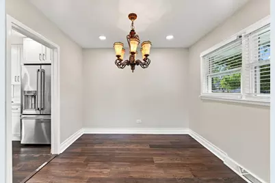 807 E Golfview Drive, Mount Prospect, IL 60056 - Photo 9