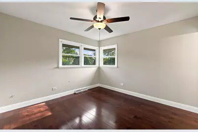 807 E Golfview Drive, Mount Prospect, IL 60056 - Photo 17